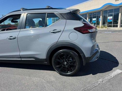 2022 Nissan Kicks SR
