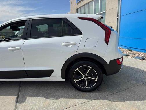 2023 Kia Niro LX