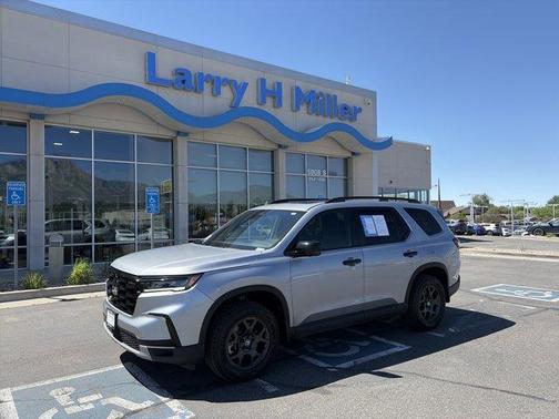 Lunar Silver Metallic 2025 Honda Pilot TrailSport