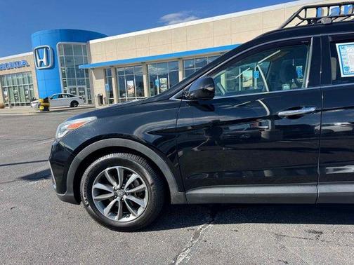 2017 Hyundai SANTA FE SE