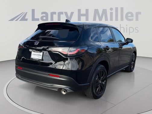 Crystal Black Pearl 2027 Honda HR-V Sport