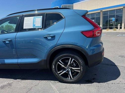 2024 Volvo XC40 B5 Core
