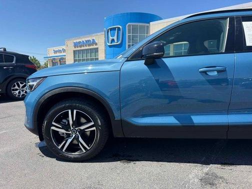 2024 Volvo XC40 B5 Core