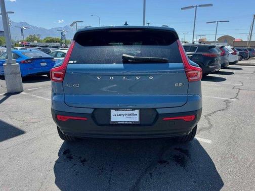 2024 Volvo XC40 B5 Core