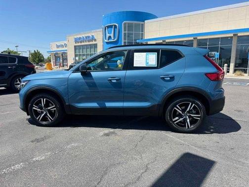2024 Volvo XC40 B5 Core