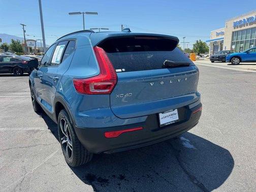 2024 Volvo XC40 B5 Core