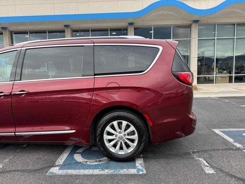 2019 Chrysler Pacifica Touring-L