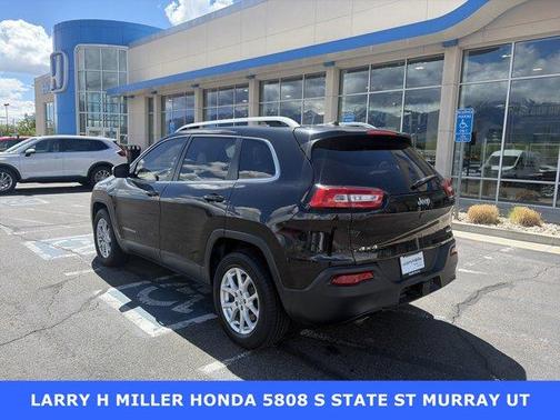 Brilliant Black Crystal Pearlcoat 2016 Jeep Cherokee Latitude