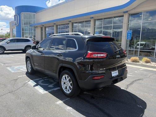Brilliant Black Crystal Pearlcoat 2016 Jeep Cherokee Latitude