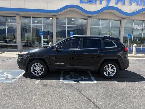 Brilliant Black Crystal Pearlcoat 2016 Jeep Cherokee Latitude