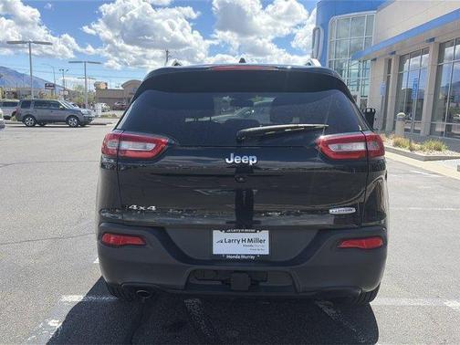 Brilliant Black Crystal Pearlcoat 2016 Jeep Cherokee Latitude