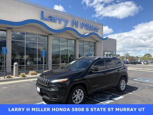 Brilliant Black Crystal Pearlcoat 2016 Jeep Cherokee Latitude