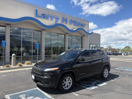 Brilliant Black Crystal Pearlcoat 2016 Jeep Cherokee Latitude