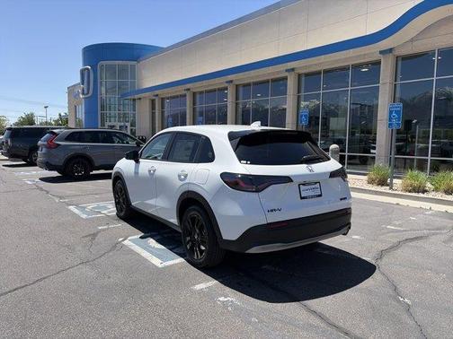 Platinum White Pearl 2027 Honda HR-V Sport