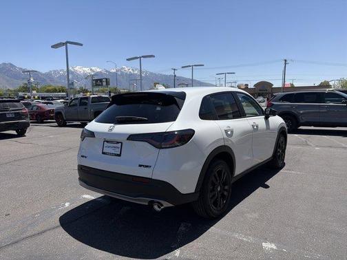 Platinum White Pearl 2027 Honda HR-V Sport