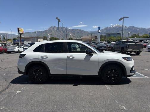 Platinum White Pearl 2027 Honda HR-V Sport