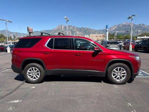 Cajun Red Tintcoat 2019 Chevrolet Traverse LT Cloth
