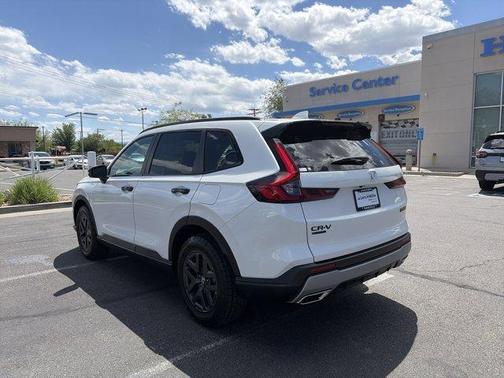 Platinum White Pearl 2026 Honda CR-V Hybrid TrailSport