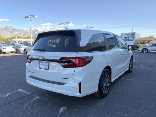 Platinum White Pearl 2026 Honda Odyssey Touring