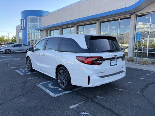 Platinum White Pearl 2026 Honda Odyssey Touring