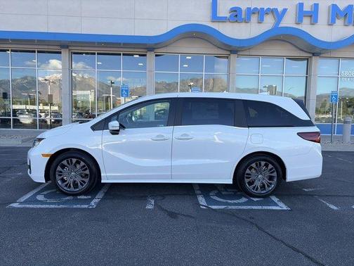 Platinum White Pearl 2026 Honda Odyssey Touring