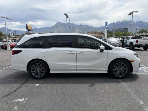 White 2025 Honda Odyssey Touring