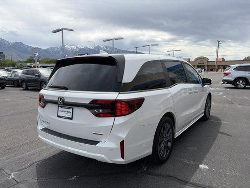 White 2025 Honda Odyssey Touring