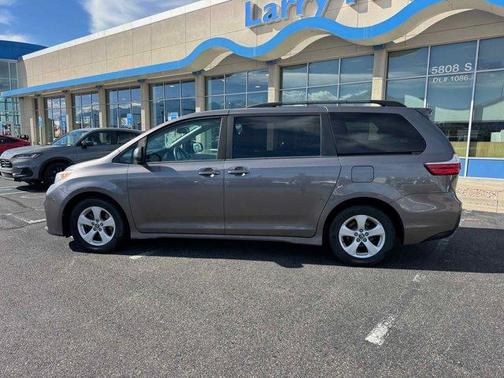 2019 Toyota Sienna LE