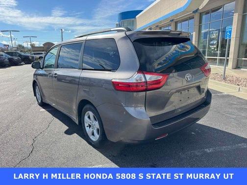 2019 Toyota Sienna LE