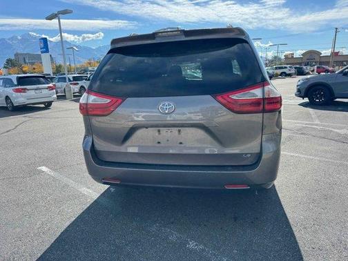 2019 Toyota Sienna LE