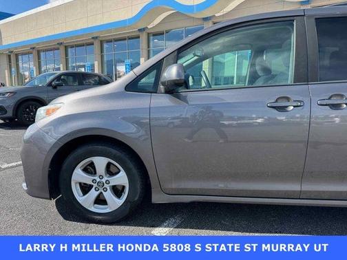 2019 Toyota Sienna LE