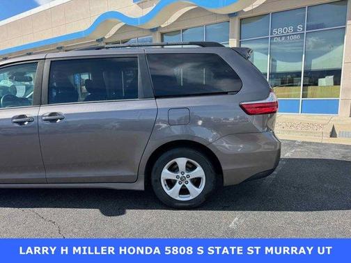 2019 Toyota Sienna LE