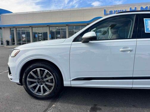 2023 Audi Q7 45 Premium Plus