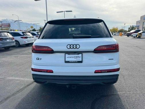2023 Audi Q7 45 Premium Plus