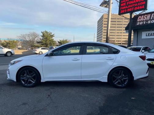 Snow White Pearl 2021 Kia Forte GT-Line