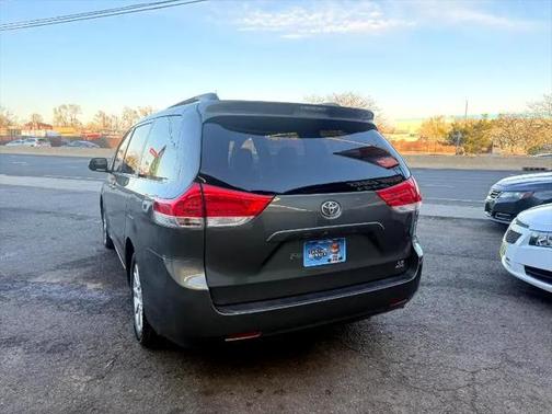 2012 Toyota Sienna LE