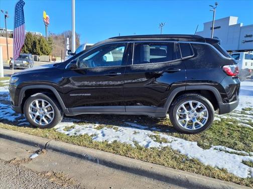 2024 Jeep Compass Latitude Lux FWD