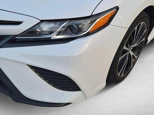 Super White 2020 Toyota Camry SE