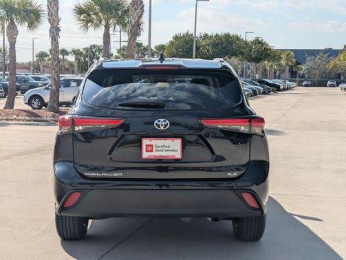 Midnight Black Metallic 2023 Toyota Highlander XLE