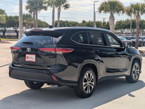 Midnight Black Metallic 2023 Toyota Highlander XLE