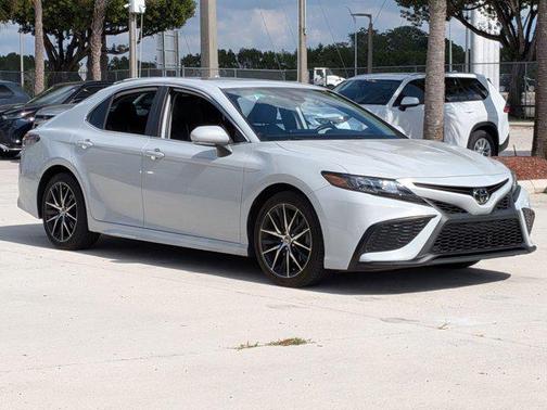 2022 Toyota Camry SE