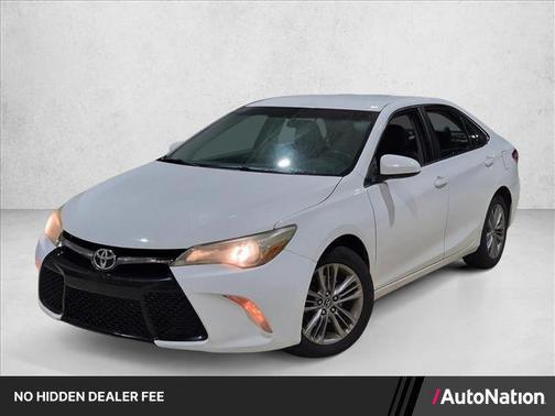 Super White 2015 Toyota Camry SE