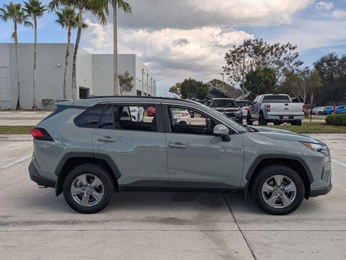 2022 Toyota RAV4 XLE