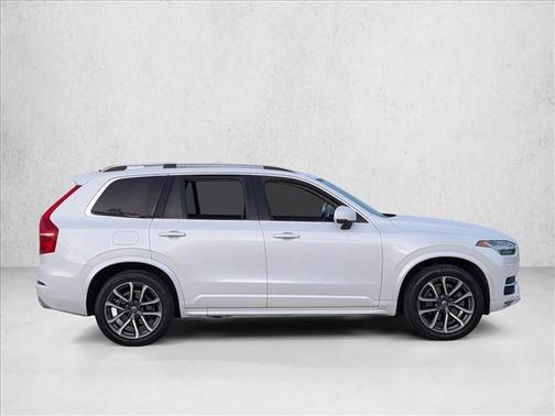 2019 Volvo XC90 T6 Momentum