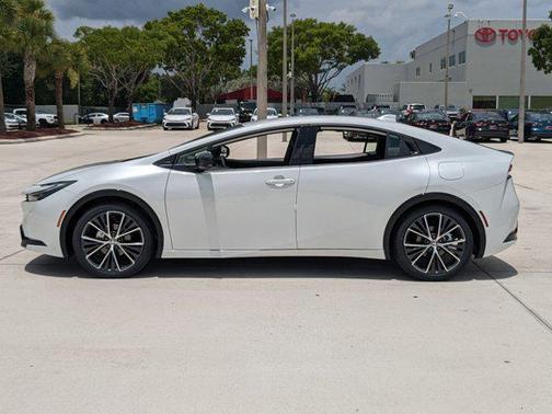 2025 Toyota Prius XLE