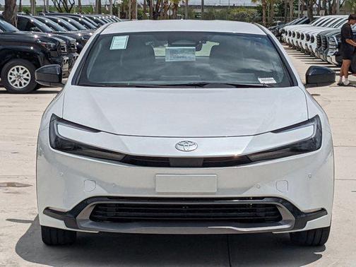 2025 Toyota Prius XLE