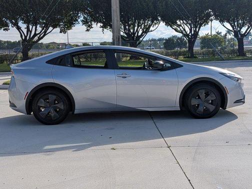 2025 Toyota Prius LE