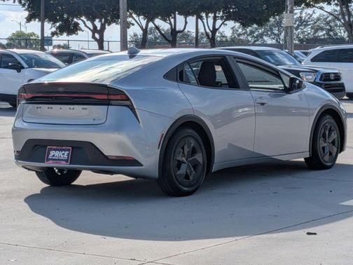 2025 Toyota Prius LE