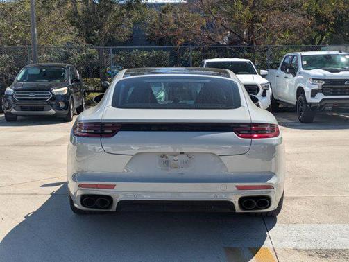 2018 Porsche Panamera 4