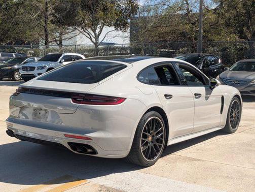 2018 Porsche Panamera 4